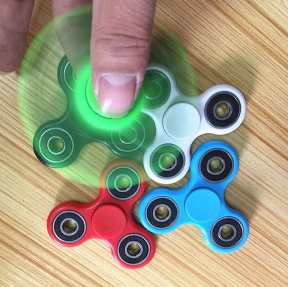 Fidget Spinner Finger Hand Glow in Dark ADHS Anti Stress Spielzeug Metallic Blau