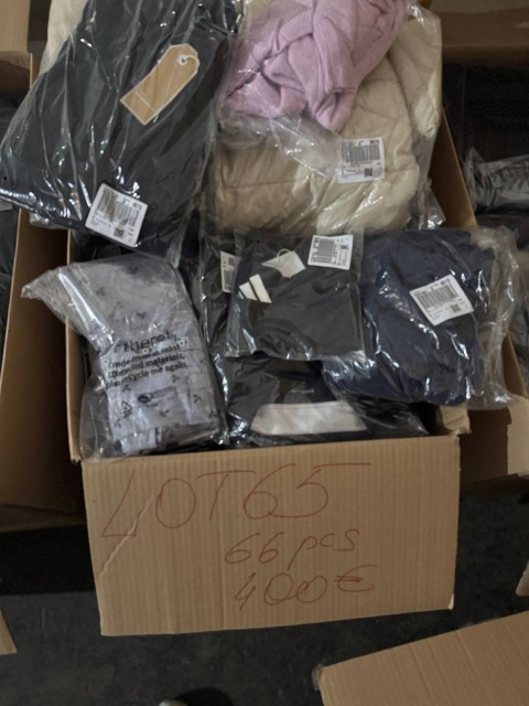 400 € – Markenmix Damen & Herren Kleidung, 66 Stk, UVP 4000 €, Top-Marken, Retourenware, A-B-C Kategorie, gemischte Größen, sofort verfügbar