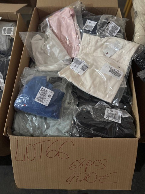 400 € für 68 Stück Markenmix Damen & Herren – Kundenretouren, Top-Marken wie Nike, Adidas, Hilfiger, Kleidung gemischt, sofort verfügbar