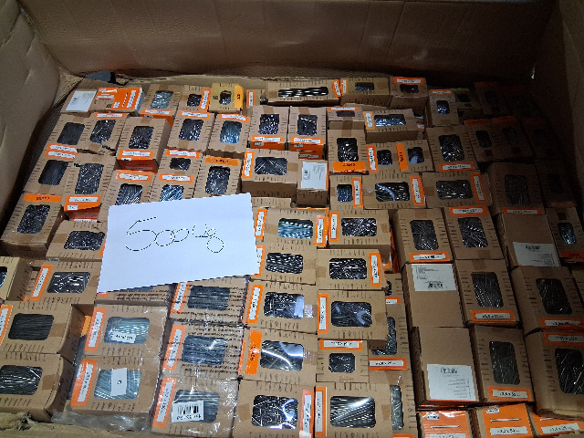 20 pallets 8,464 kg Nails / small iron / blisters etc.