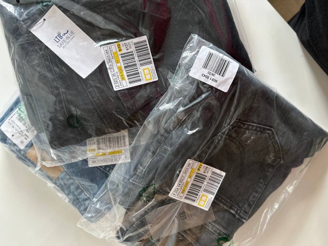 6,50 € pro Stück – Jeans Mix für Damen und Herren, Größen S–XXL, neue Ware Kategorie A, Markenmix, Mindestbestellung 20 Stück